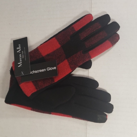 NWT Women's Marcus Adler
Touchscreen Gloves - Picture 3 of 3